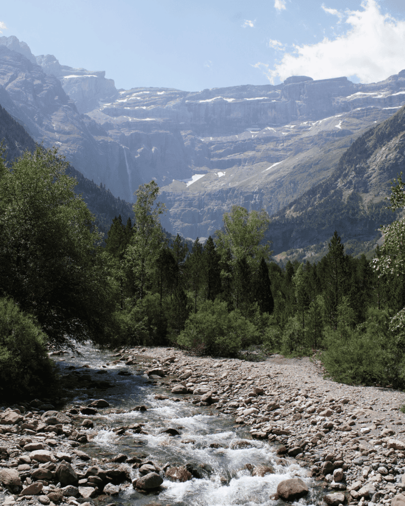 Trailhead and route to the Cirque de Gavarnie
