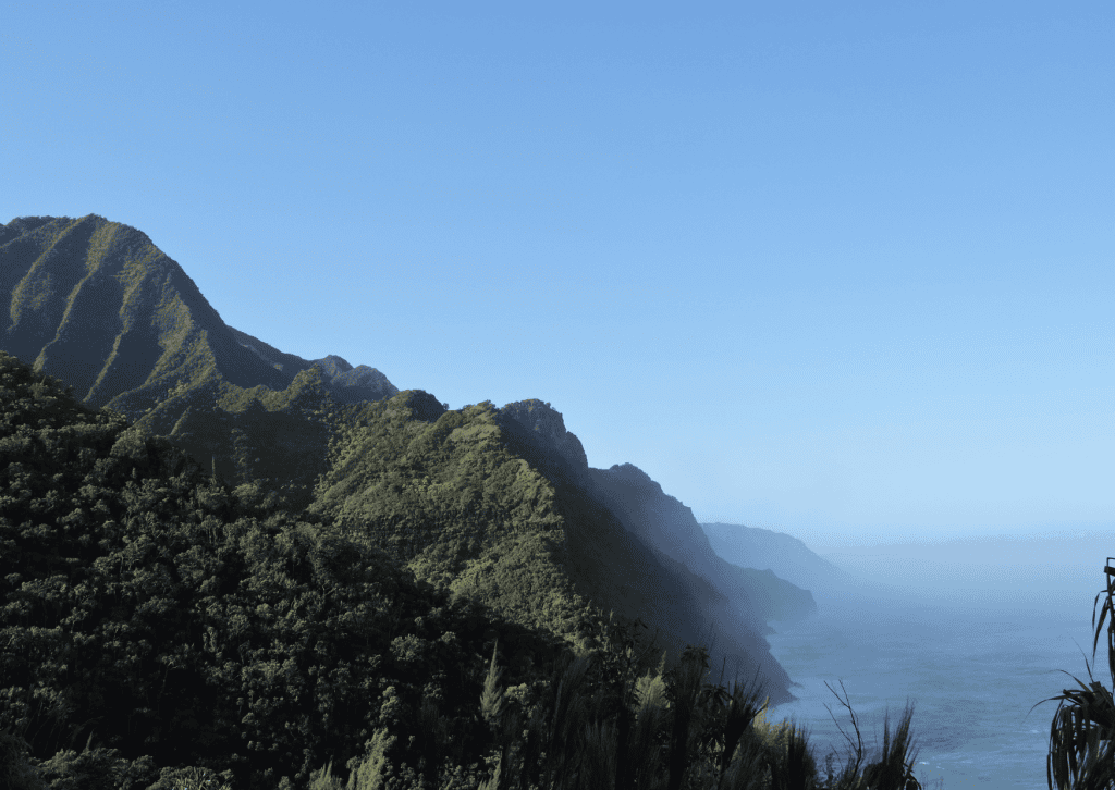 Rugged coastline along the Kalalau Trail on the Na Pali Coast