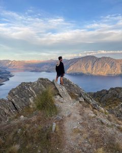 Trail winding up Isthmus Peak above Lake Wanaka