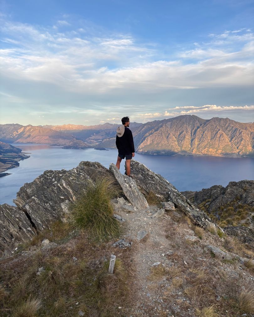 Trail winding up Isthmus Peak above Lake Wanaka