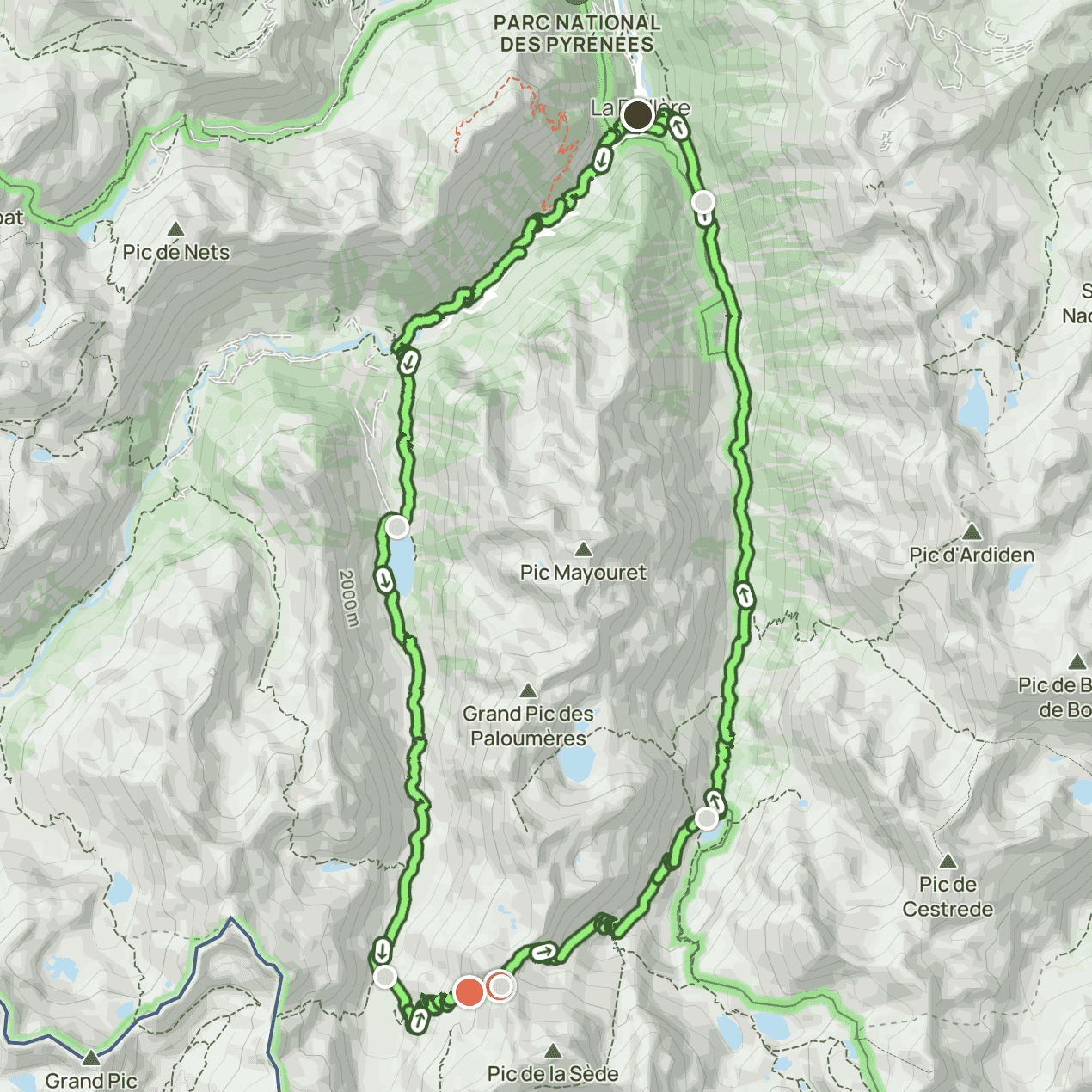 Topographic map of the Lac de Gaube and Lac d'Estom loop hiking trail near Cauterets, showing the route and surrounding peaks